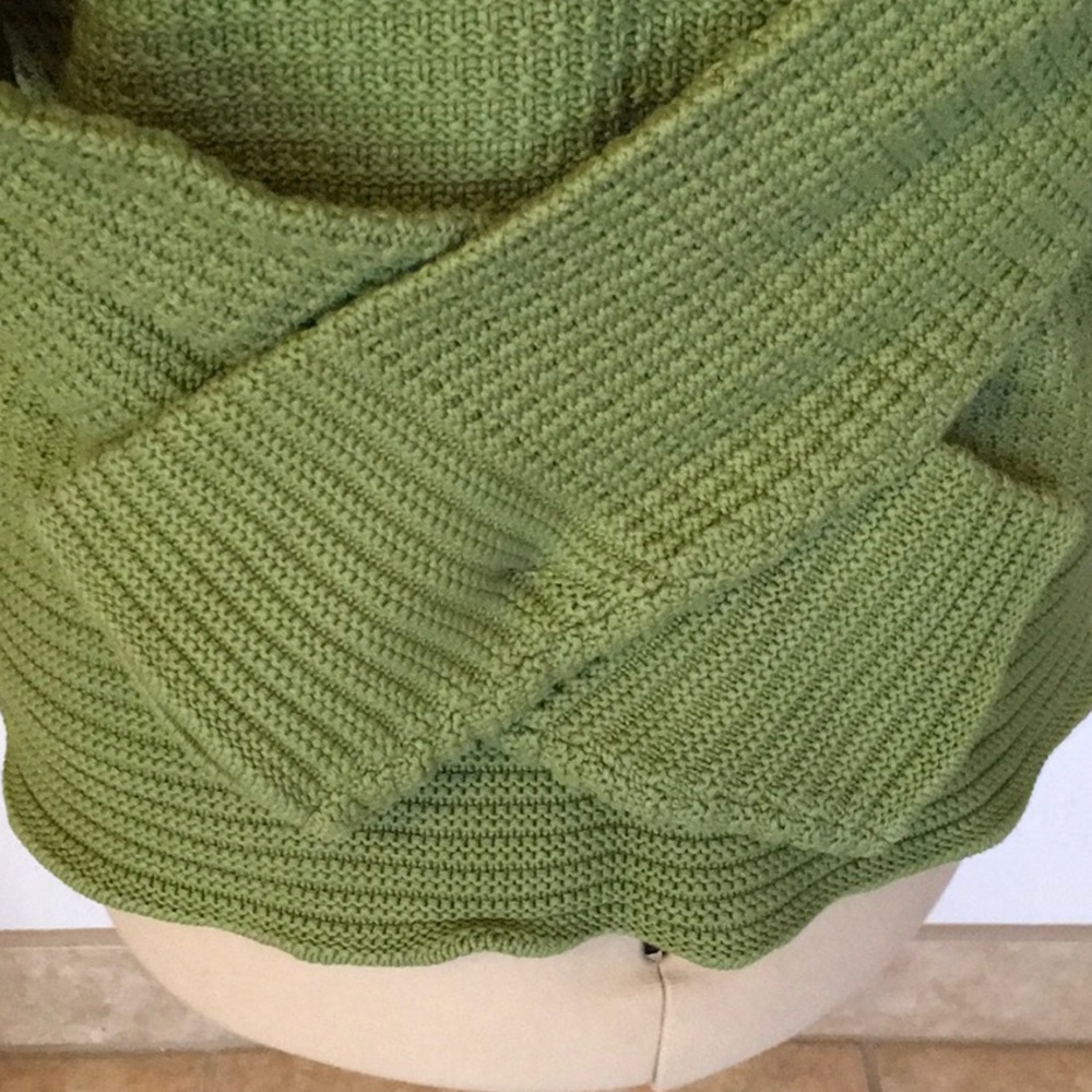 Splendor green 2 button modified turtleneck - Picture 7 of 10